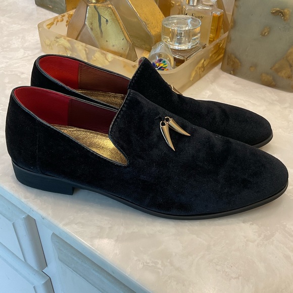 None Other - Men’s velvet loafers w/ gold details, black, dress or casual, Like New! Sz 10.5